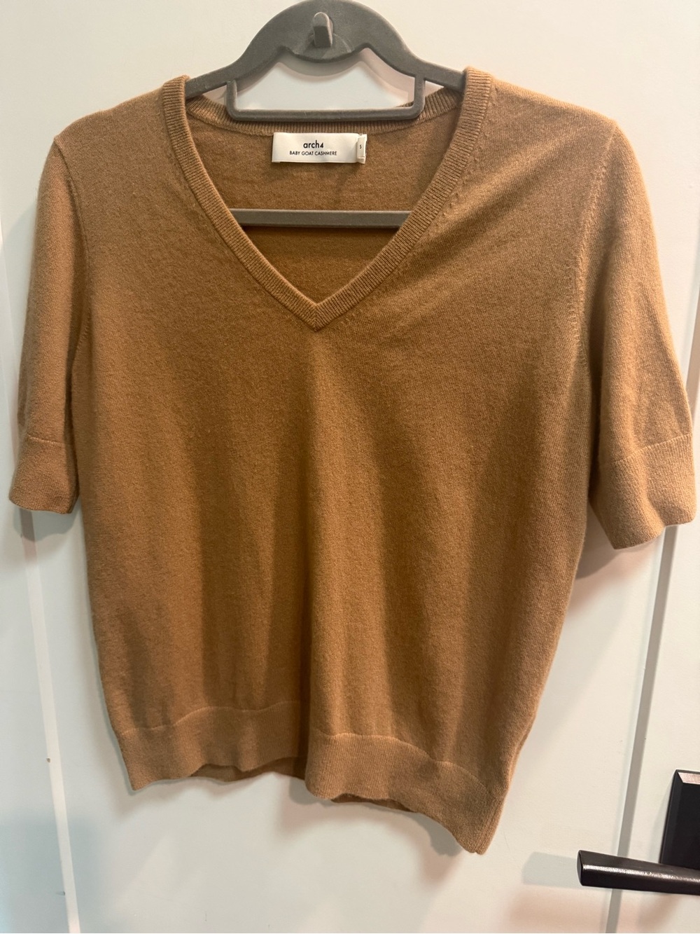 Arch4 Camel V-Neck Short Sleeve Cashmere Sweater